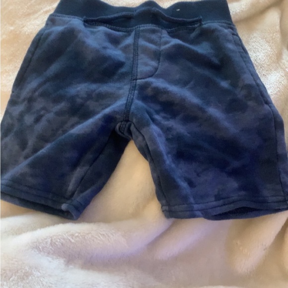 3T boys shirts, yellow hoodie is 2T, black shirt is 2T. To big for my son. - Picture 5 of 16